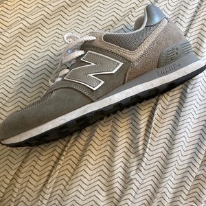 EUC - New Balance Classic 574 9.5